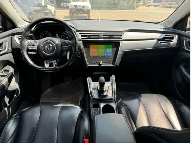 Car image 15