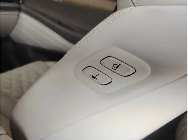 Car image 38