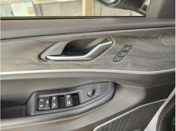 Car image 42