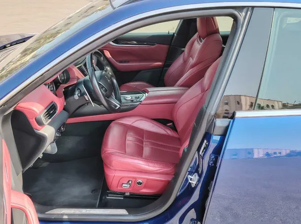 Car image 13