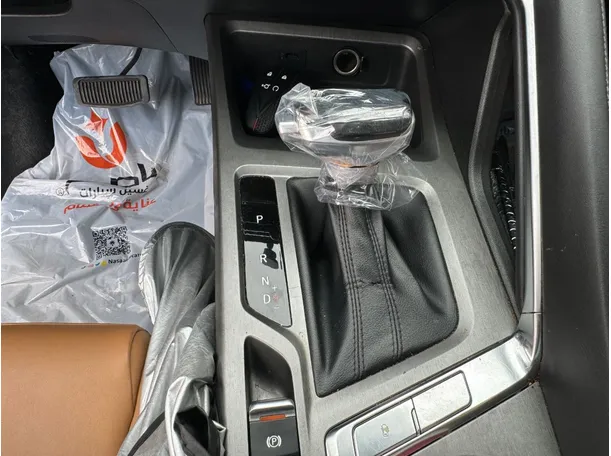 Car image 14