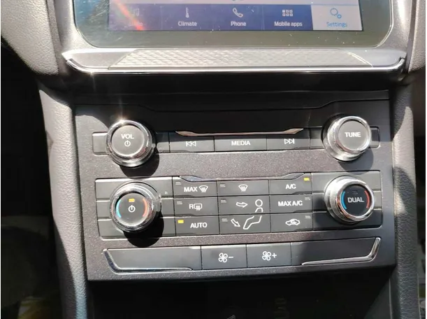Car image 26