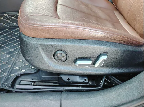 Car image 38