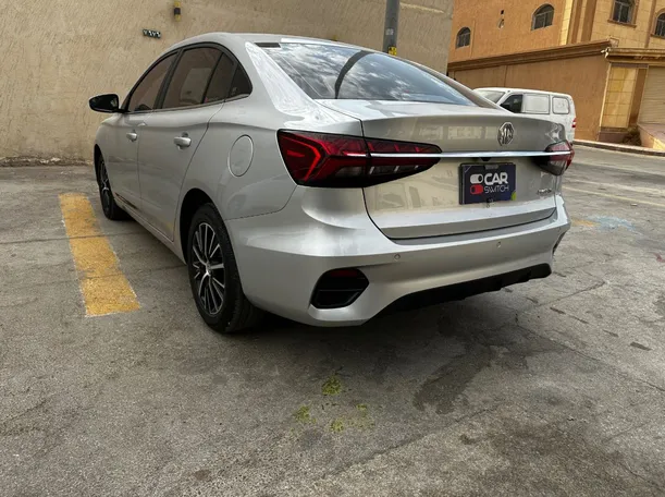 Car image 7