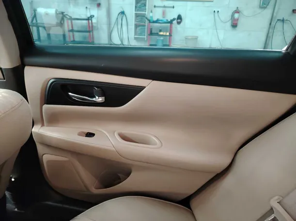 Car image 30