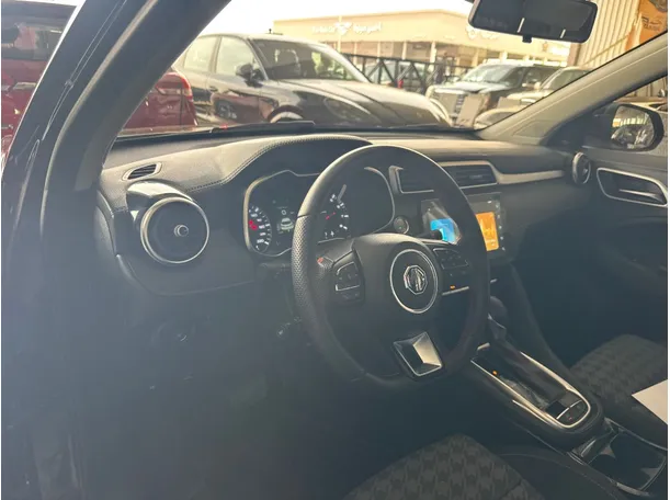 Car image 14