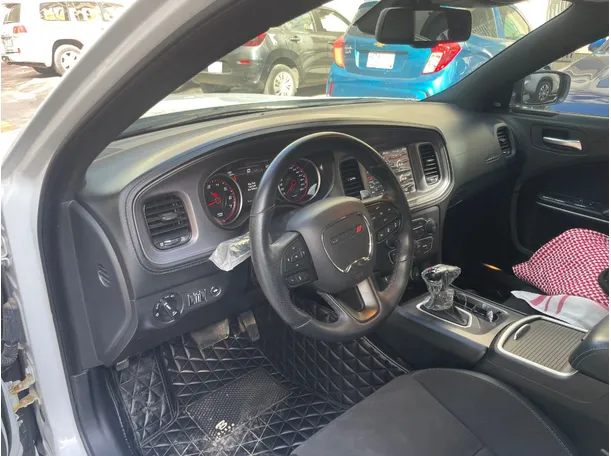Car image 12