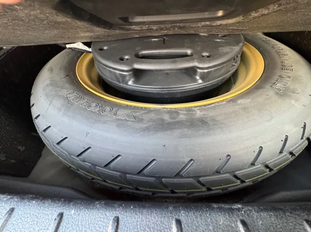 Car image 27