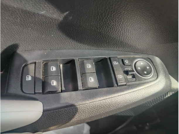Car image 36