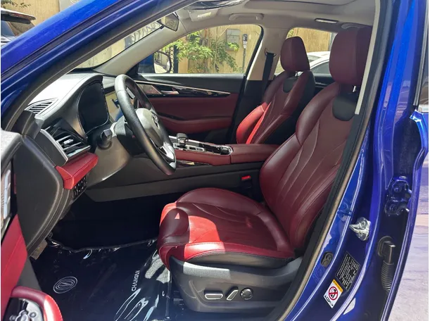 Car image 12