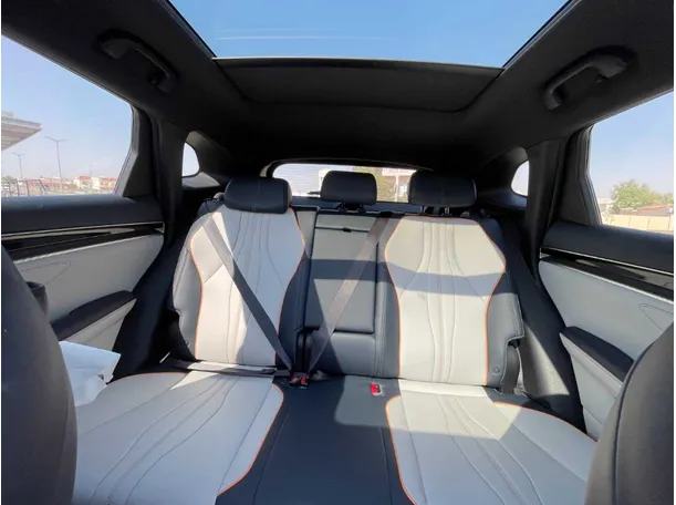 Car image 23
