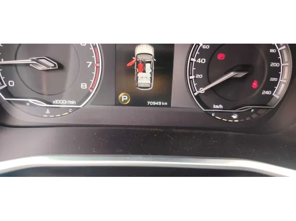 Car image 19