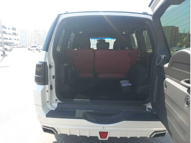 Car image 30