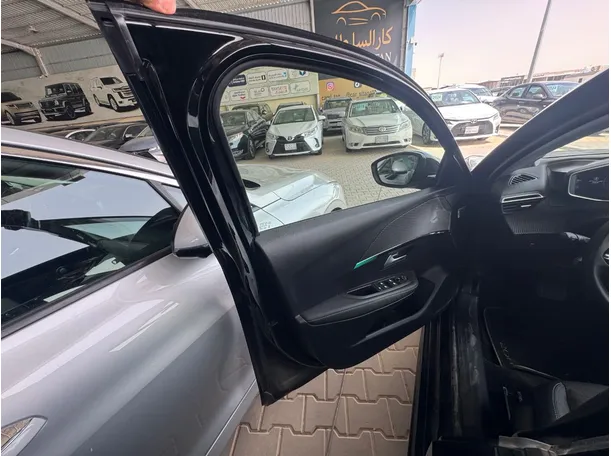 Car image 8