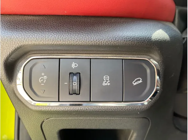 Car image 25