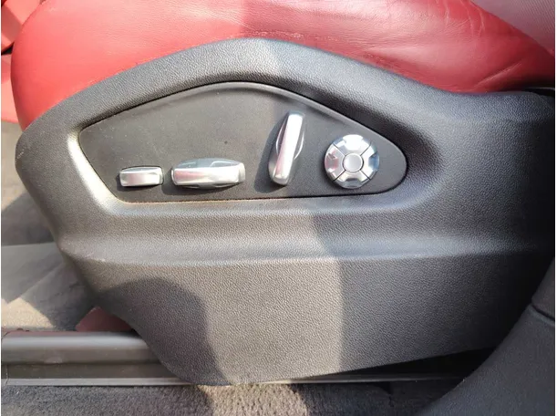 Car image 23
