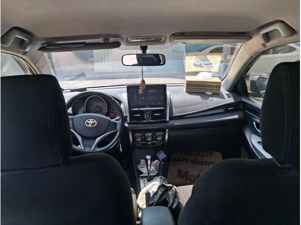 Car image 14