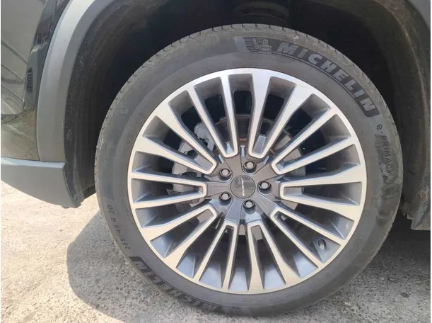 Car image 10