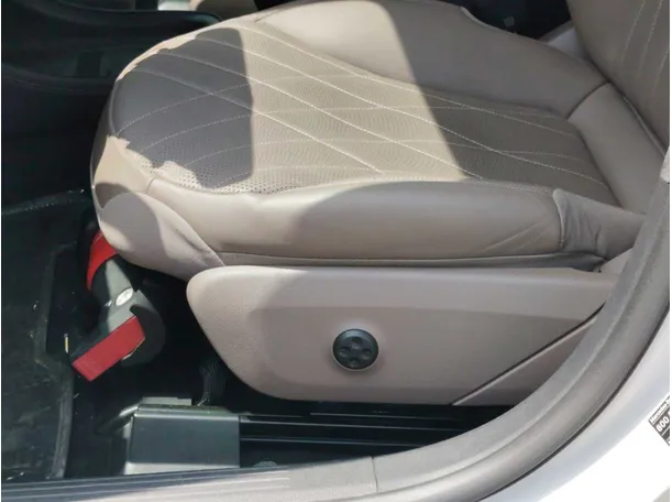 Car image 31