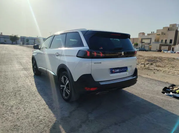 Car image 7