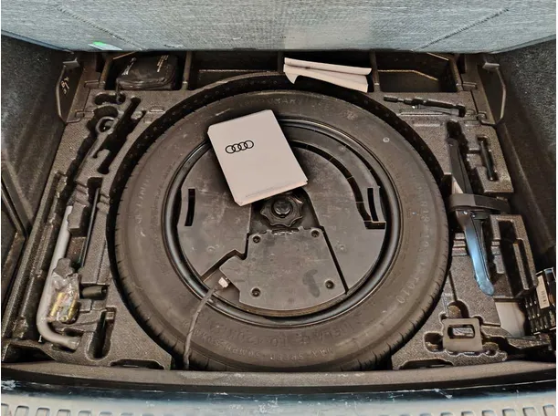 Car image 30