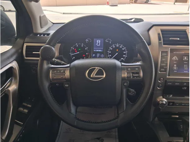 Car image 17