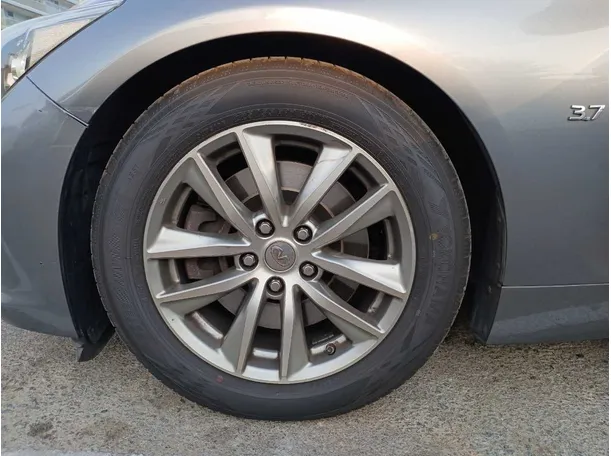 Car image 9