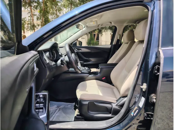 Car image 10