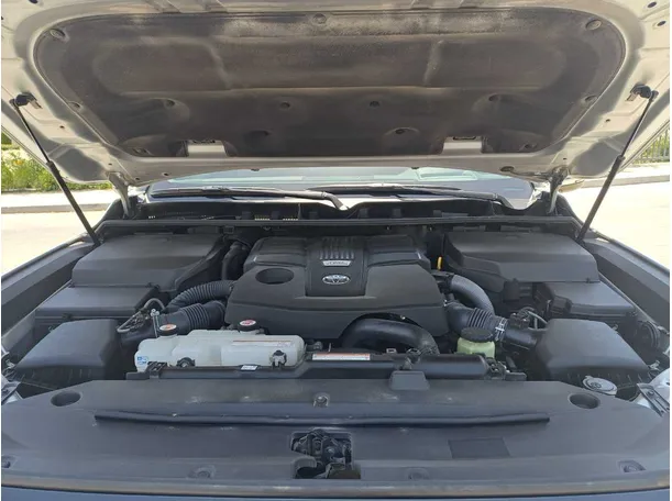 Car image 27
