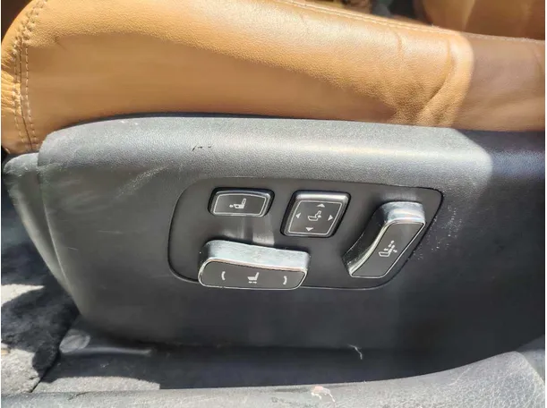 Car image 36