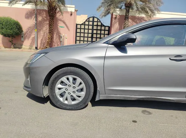 Car image 9