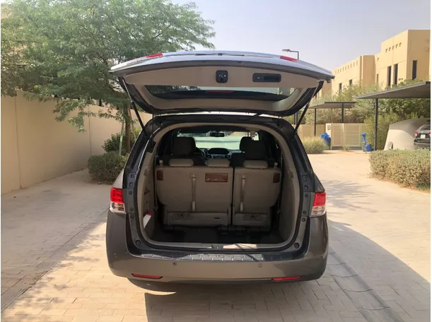 Car image 19