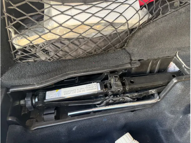 Car image 29