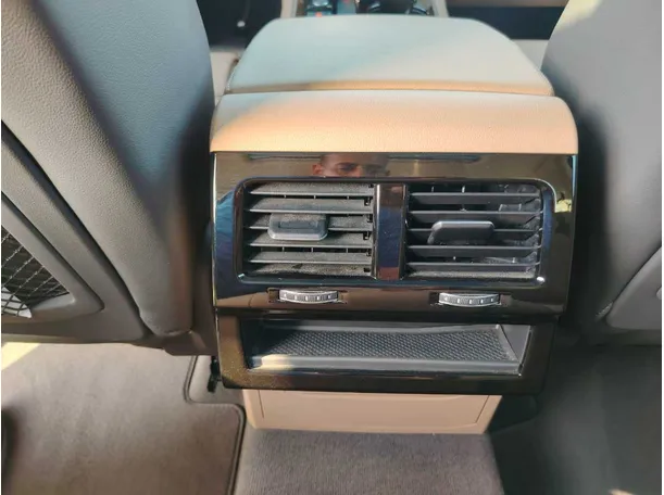 Car image 32