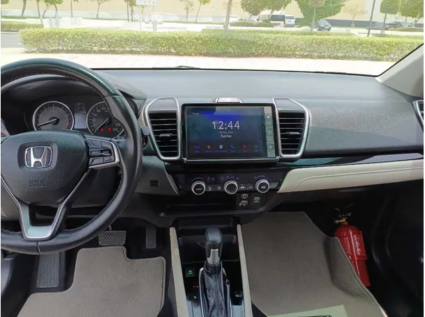 Car image 15