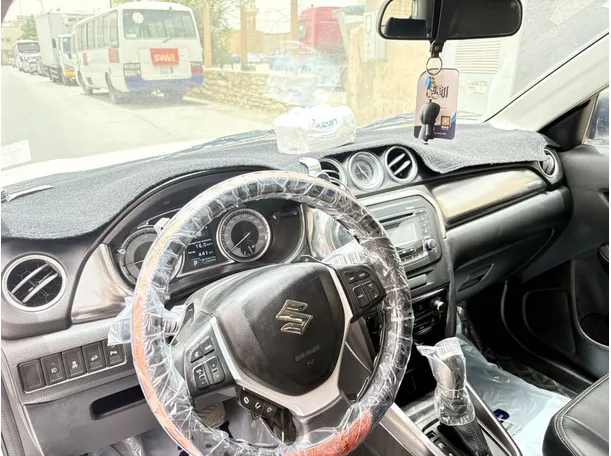 Car image 12