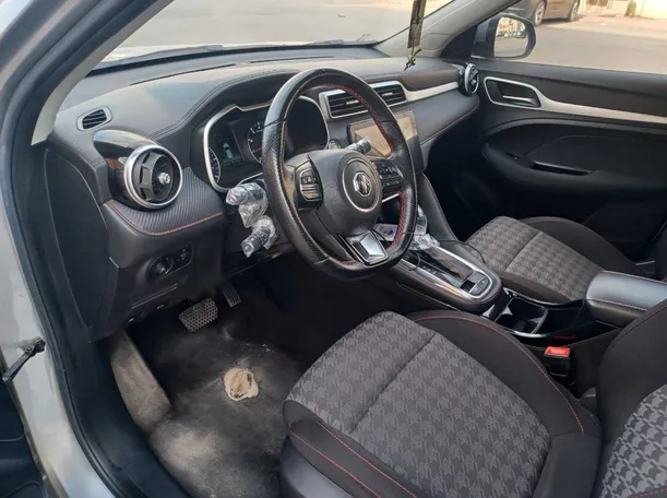 Car image 11