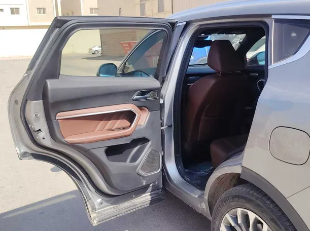 Car image 13