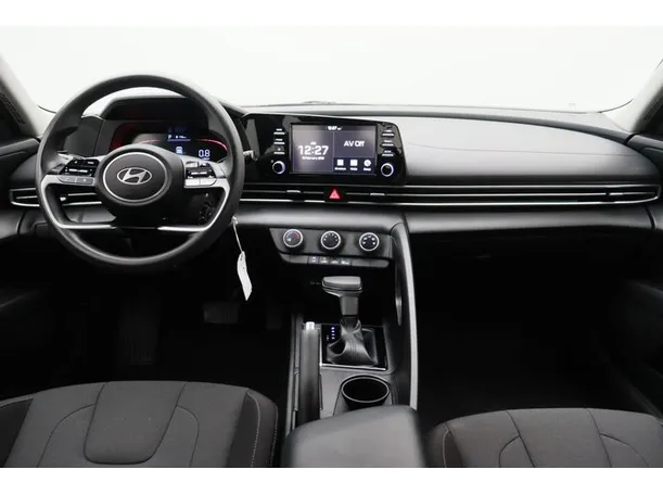 Car image 14