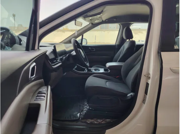 Car image 13