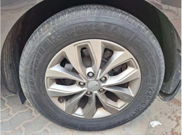 Car image 9