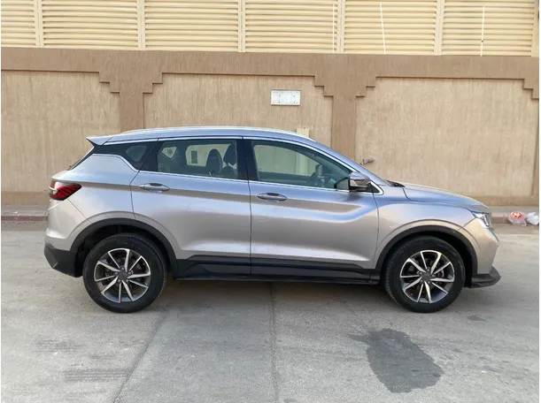 Car image 4