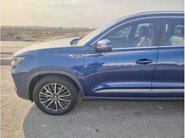 Car image 9