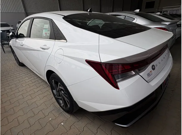 Car image 5