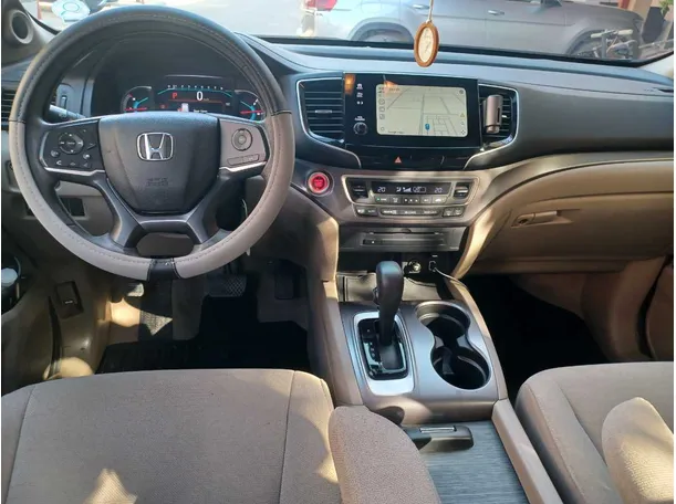 Car image 16