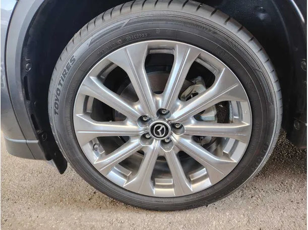 Car image 10