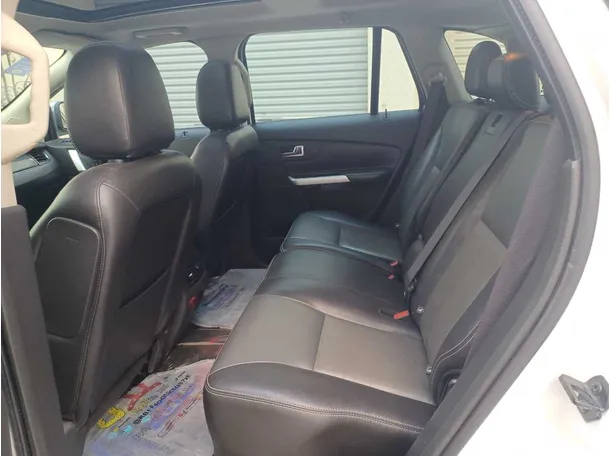 Car image 14
