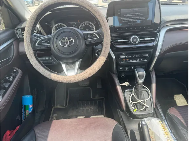 Car image 17