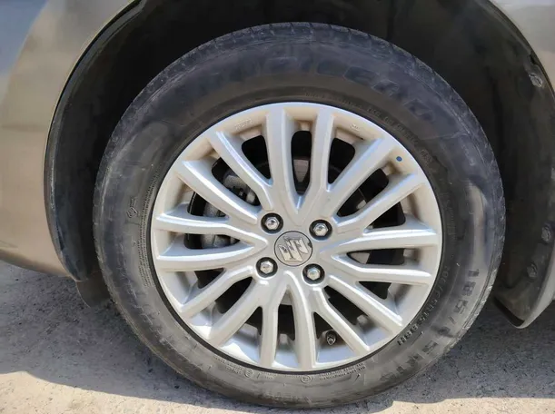 Car image 10