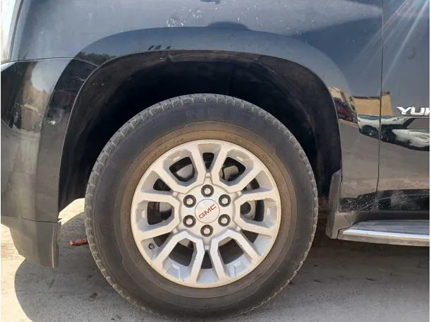 Car image 9